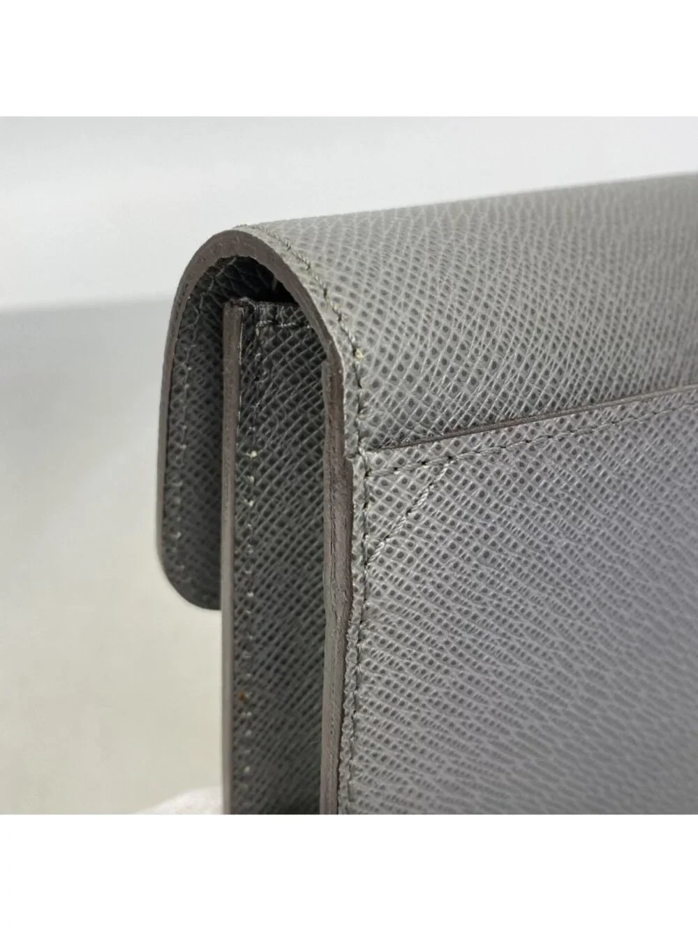 Louis Vuitton Clutch Taiga Neobellaia Glacier
